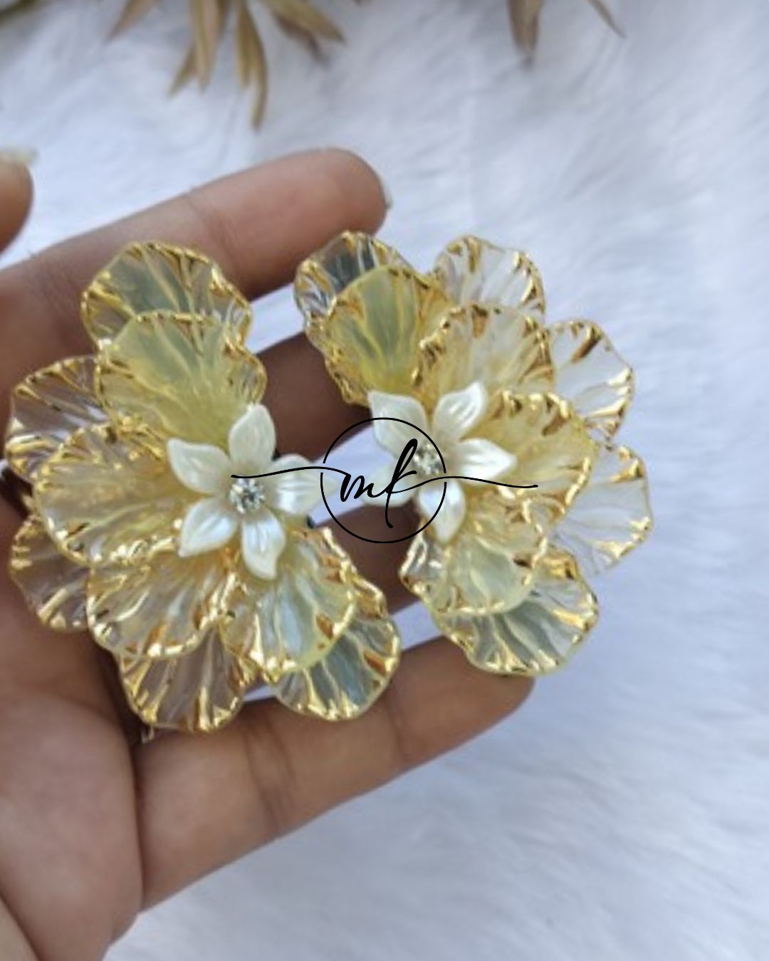 Shea Golden Alligator Clip