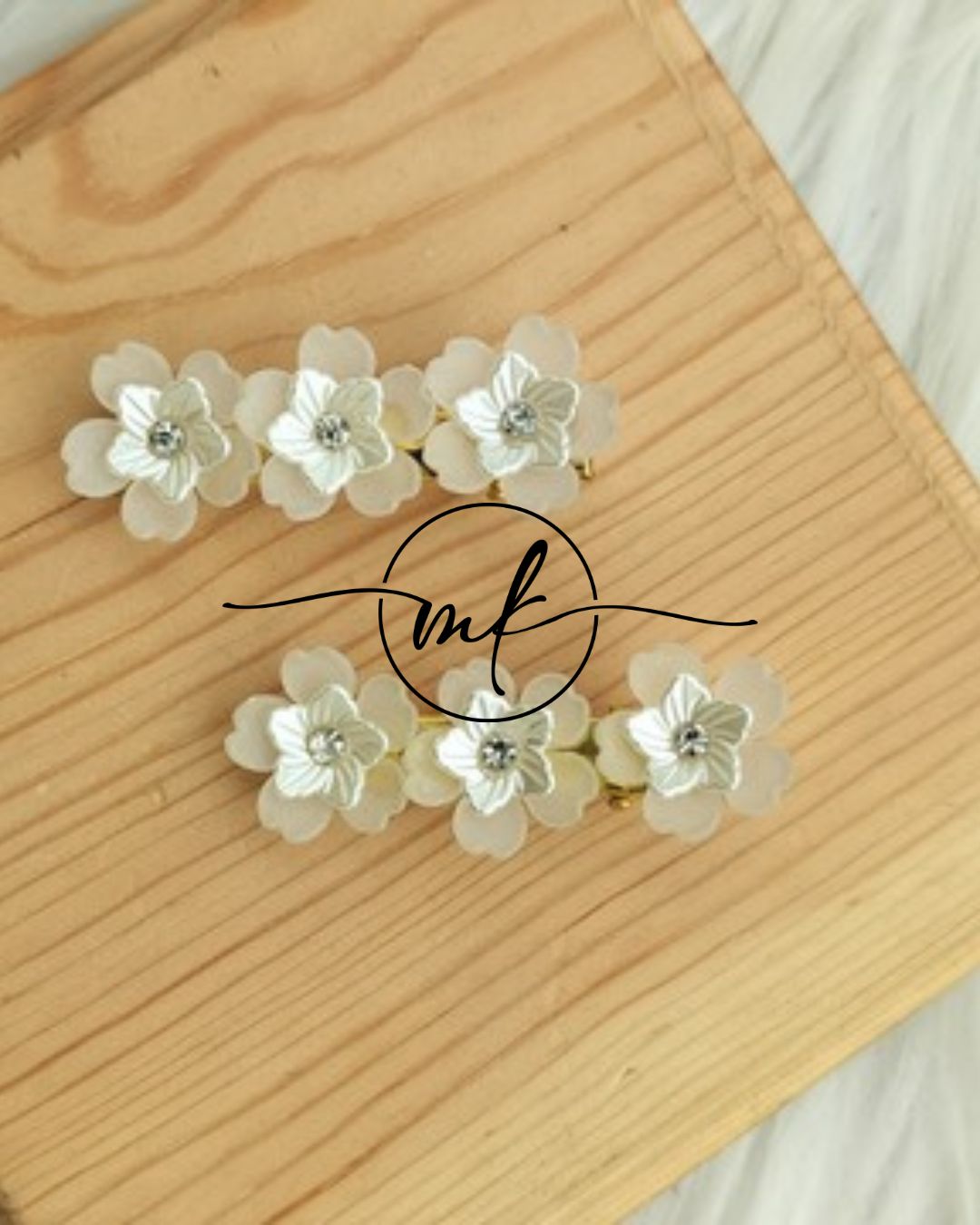 White Floral Alligator Clip