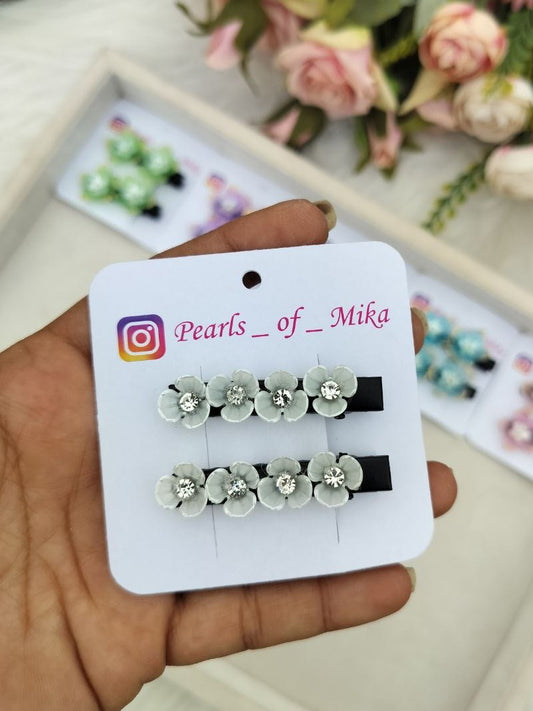 White Crystal Floral Alligator Clip - 1 pair