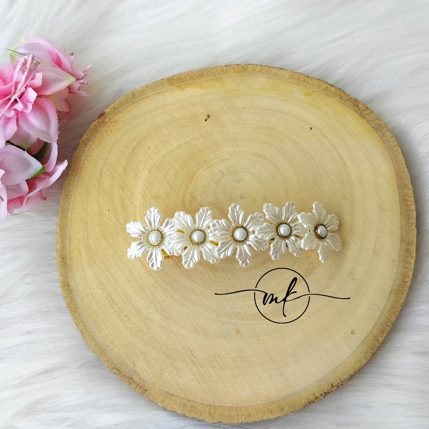 White Flower Center clip