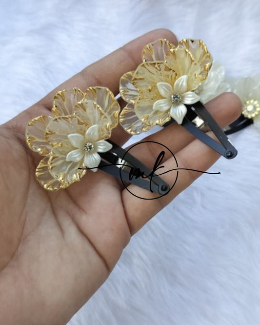 Shea Transparent Gold Tic tac Clip