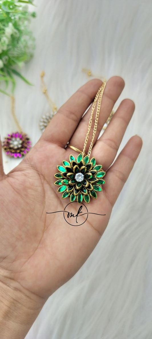 Dark Green Kundan Maang Tikka