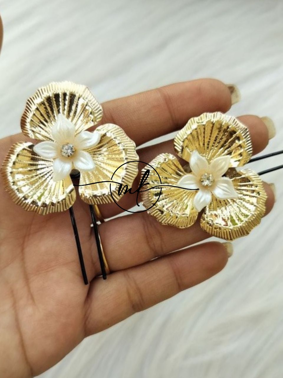 NEO02 Novuelle Contemporary Golden Floral Hair Brooch