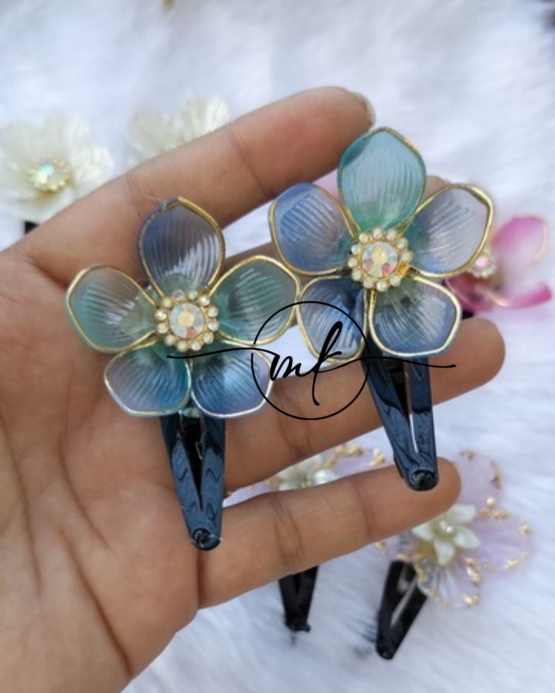 Shea Transparent Blue Tic tac Clip