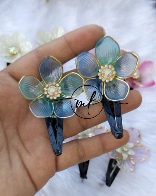 Shea Transparent Blue Tic tac Clip