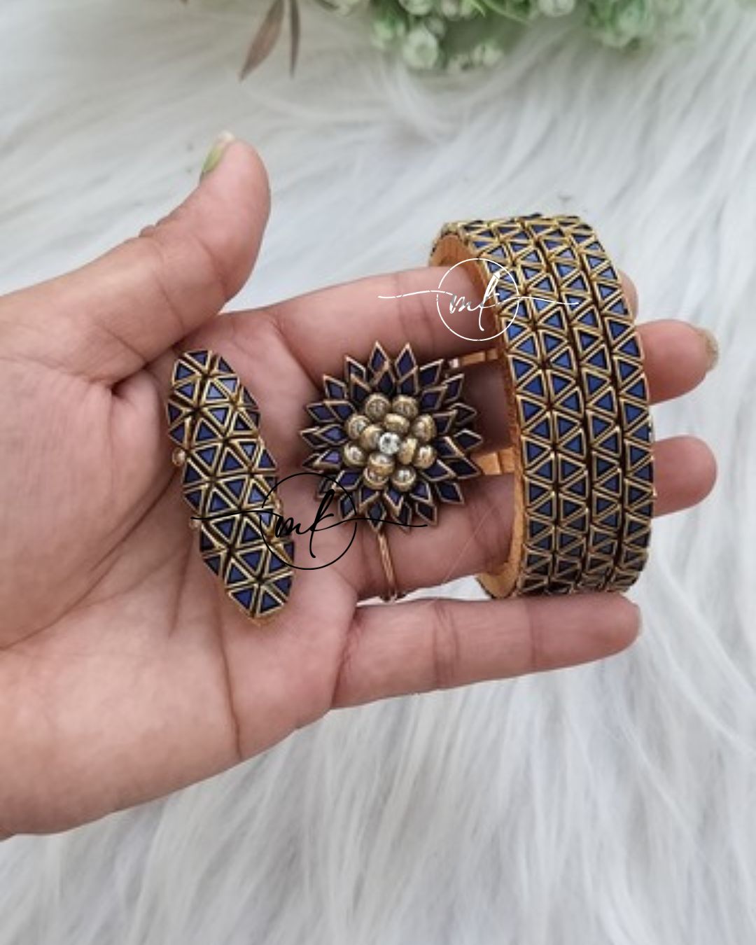Blue Kundan bangle Combo - 4 bangles+Saree pin+Hair Ties