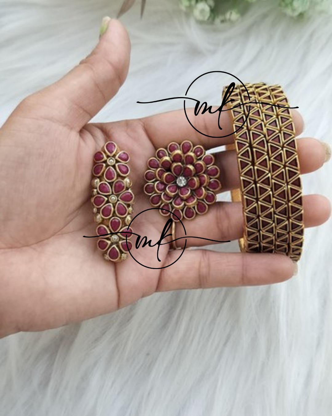 Marron Kundan bangle Combo - 4 bangles+Saree pin+Hair Ties