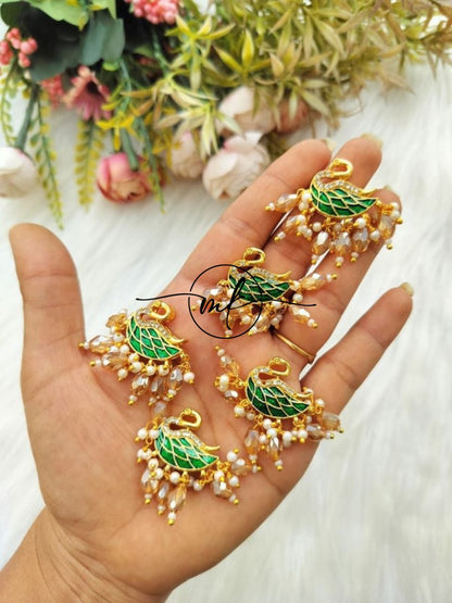 Glorious Green Swan Hair hook