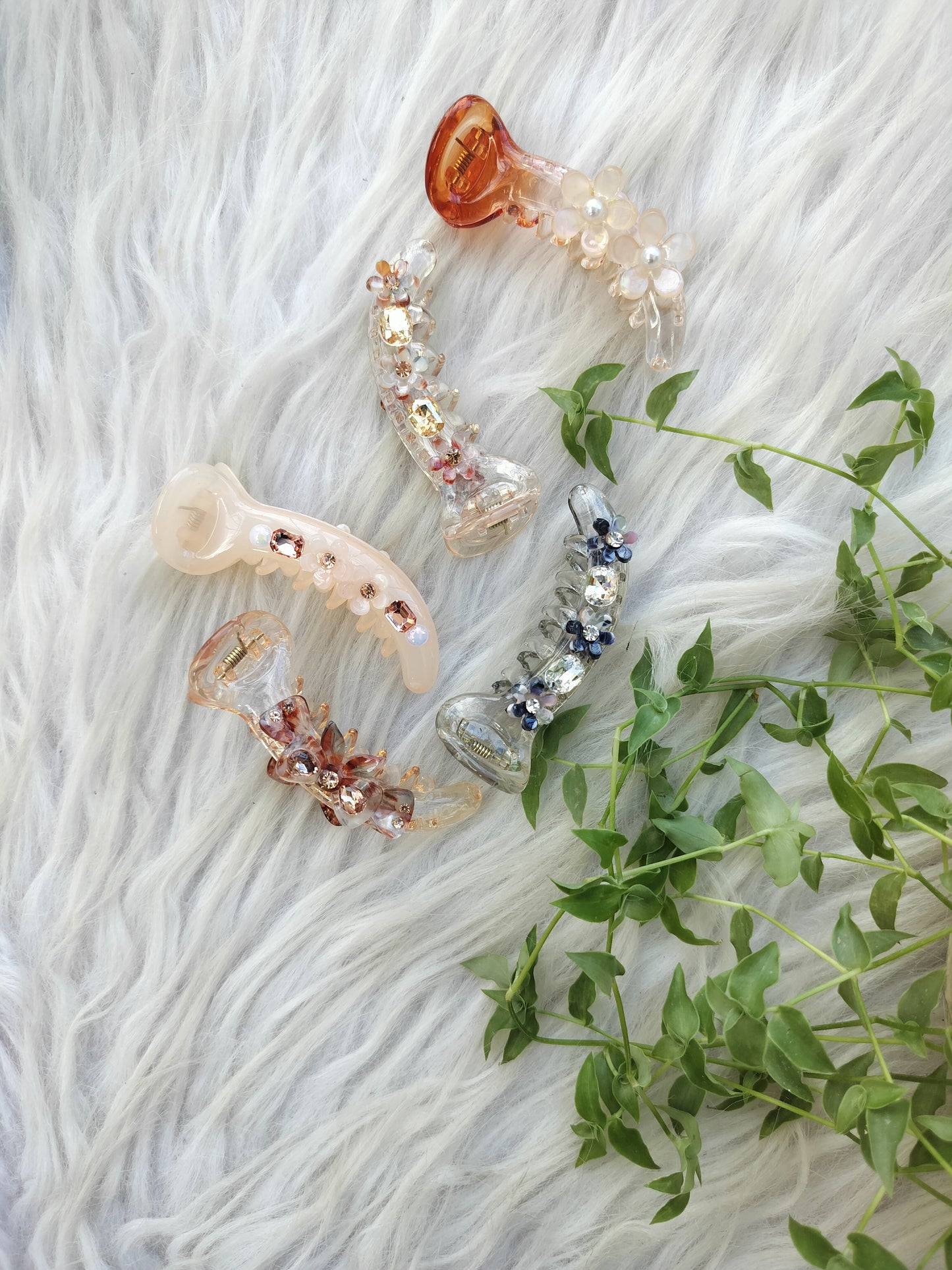 Transparent Finish Banana clips- Mid Size- V type