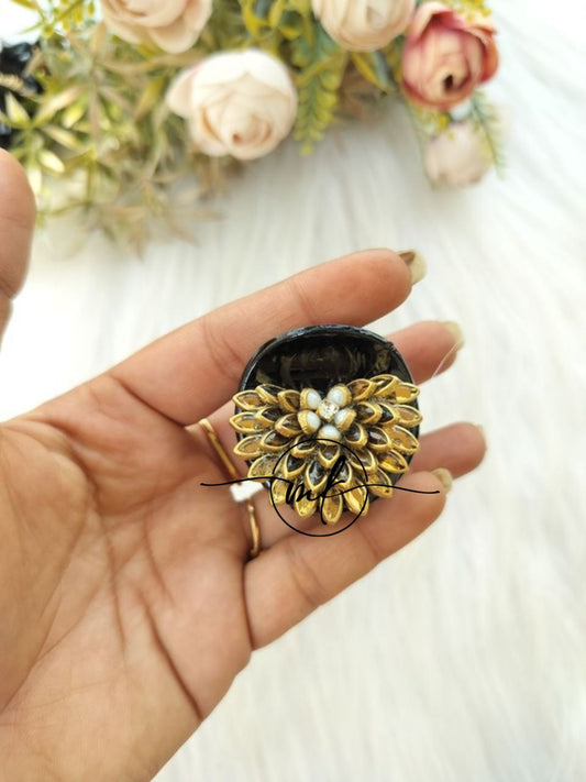 Sunflower Dull Gold Kundan Claw