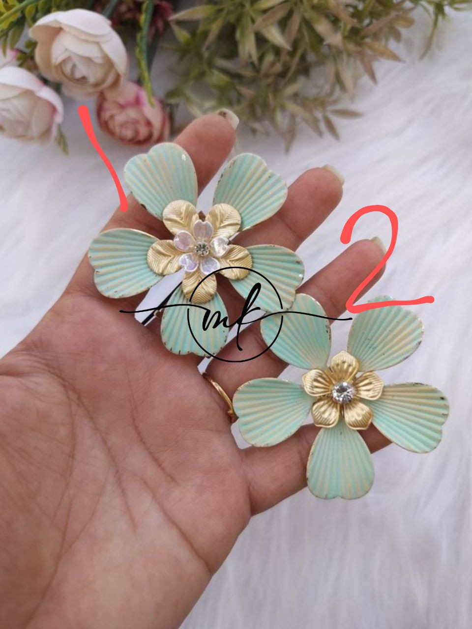 NEO24 Novuelle Contemporary Golden Floral Hair Brooch