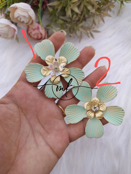 NEO24 Novuelle Contemporary Golden Floral Hair Brooch
