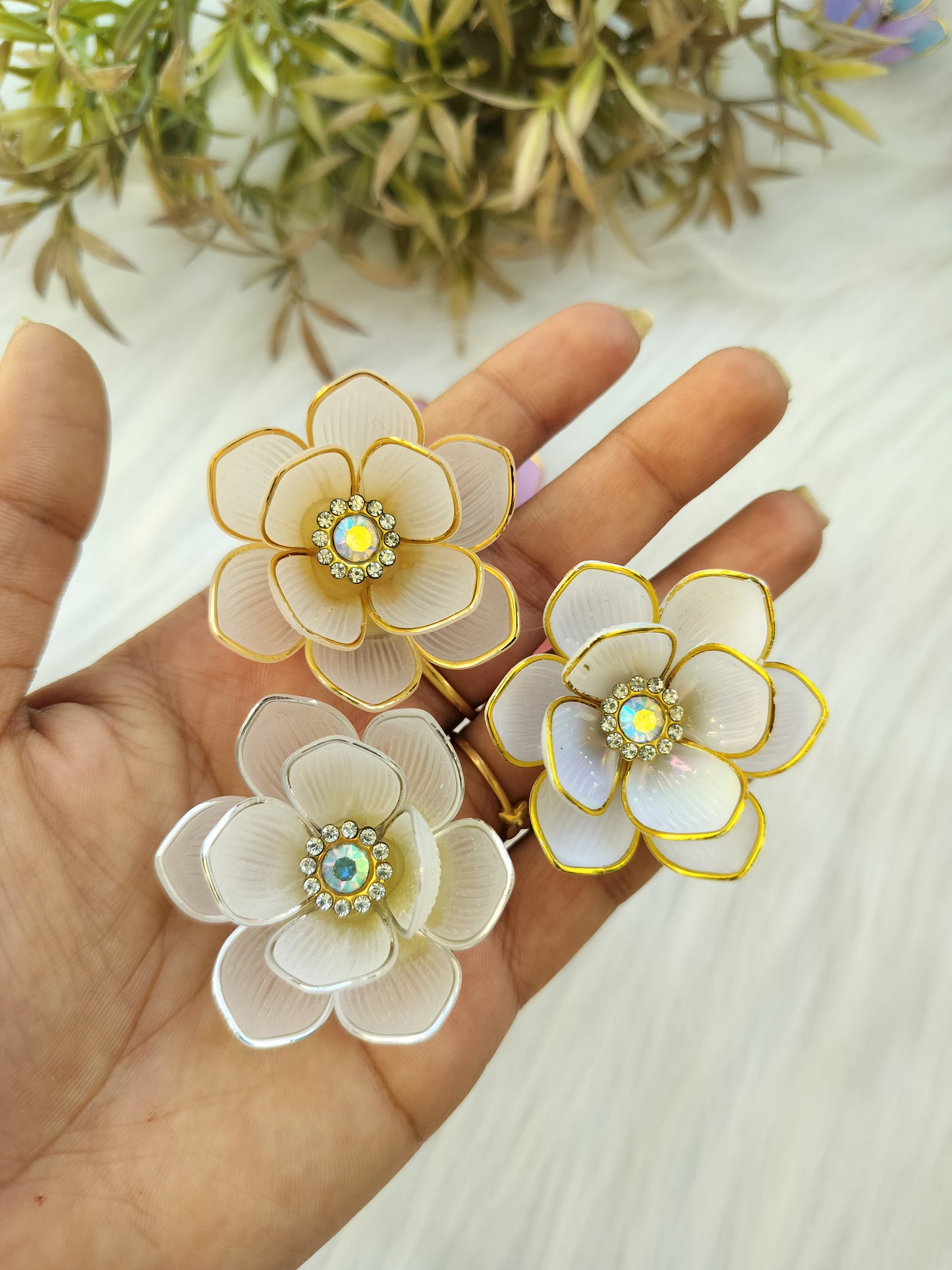 Shea flower Hair Brooch/ Hair ties