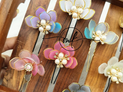 Shea Half Flower BROOCH