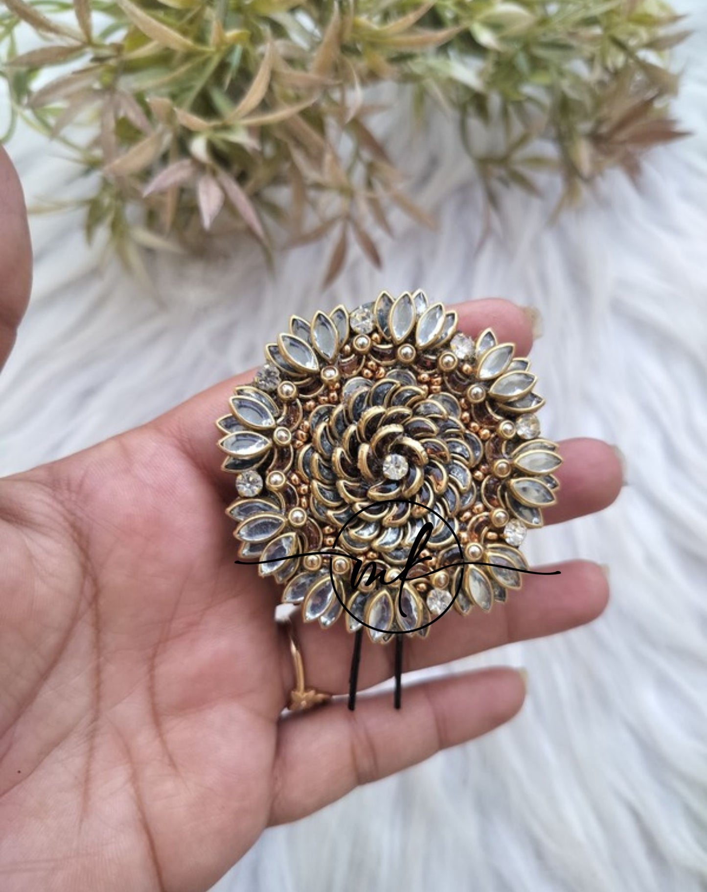 Fura White Big Hair Brooch