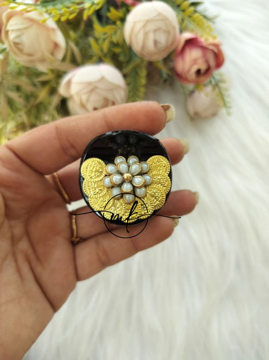 CORA white Flower Kundan Claw