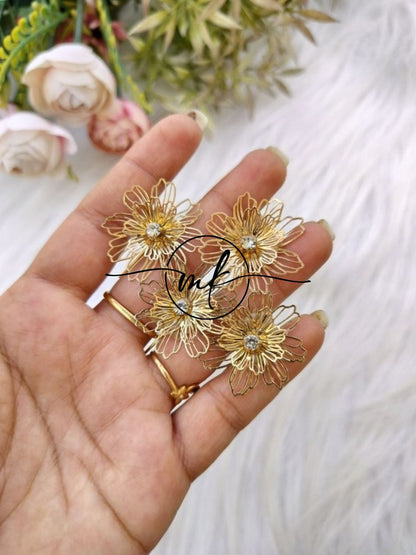 NEO16 Novuelle Contemporary Gold Floral Hair hook