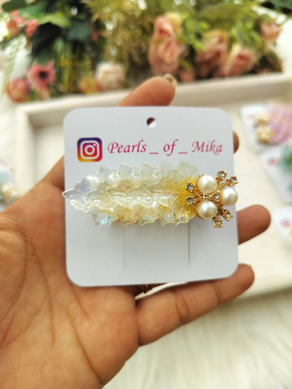 White Leaf Shea A-line Alligator clip