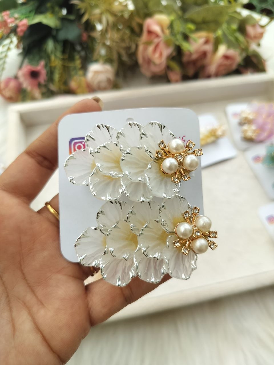 White Shea A-line Alligator clip
