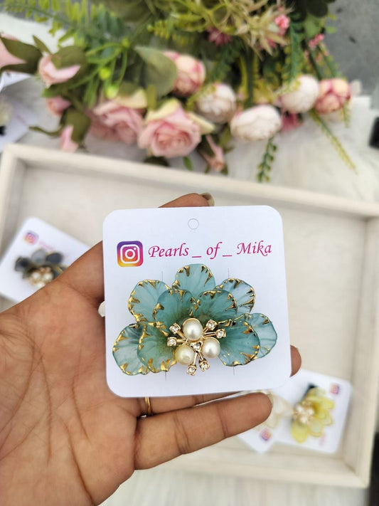 Sea Blue Shea Half Flower Alligator clip