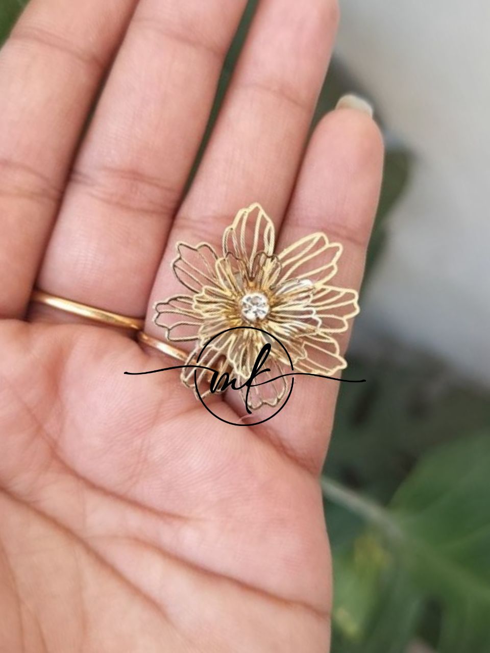 NEO16 Novuelle Contemporary Gold Floral Hair hook