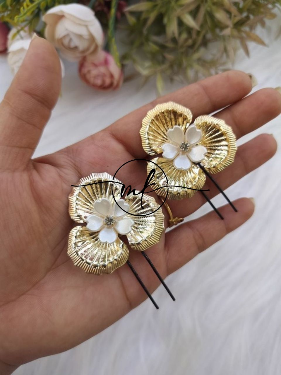 NEO07 Novuelle Contemporary Golden Floral Hair Brooch
