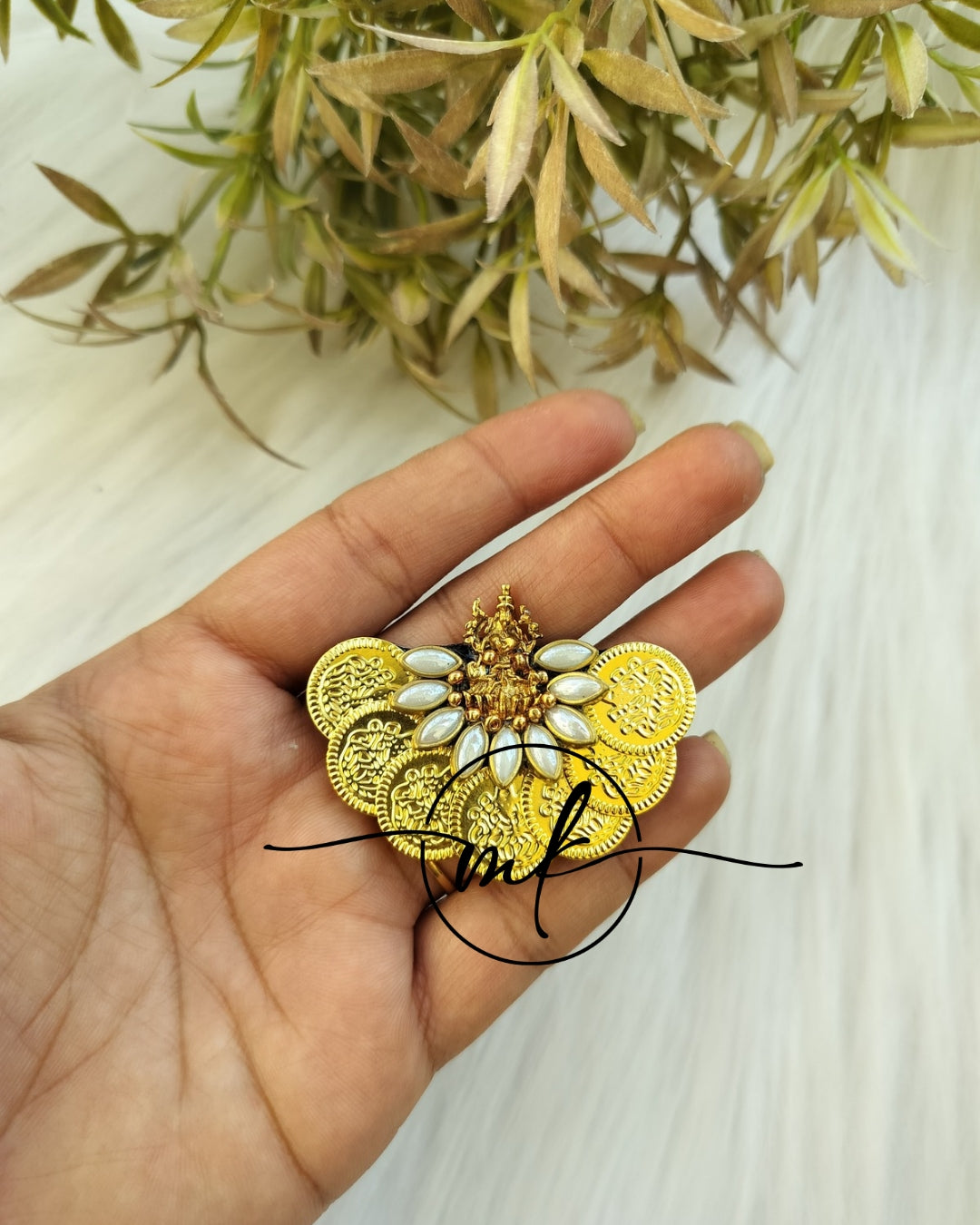 Kiya White Hair Brooch