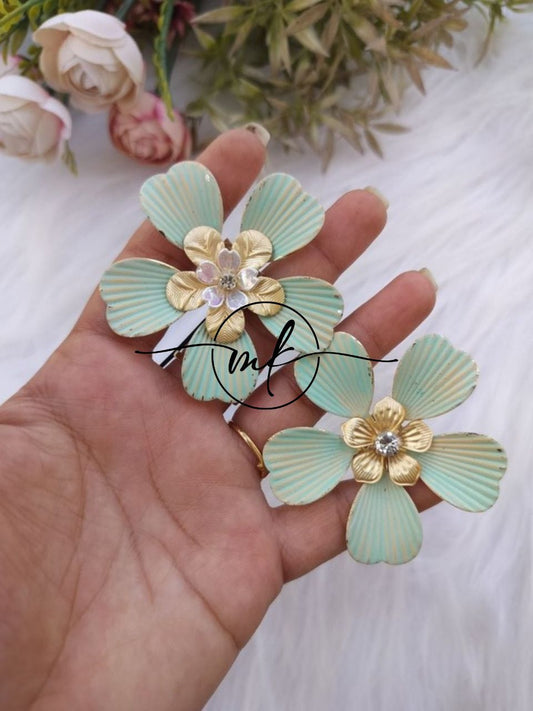 NEO24 Novuelle Contemporary Golden Floral Hair Brooch