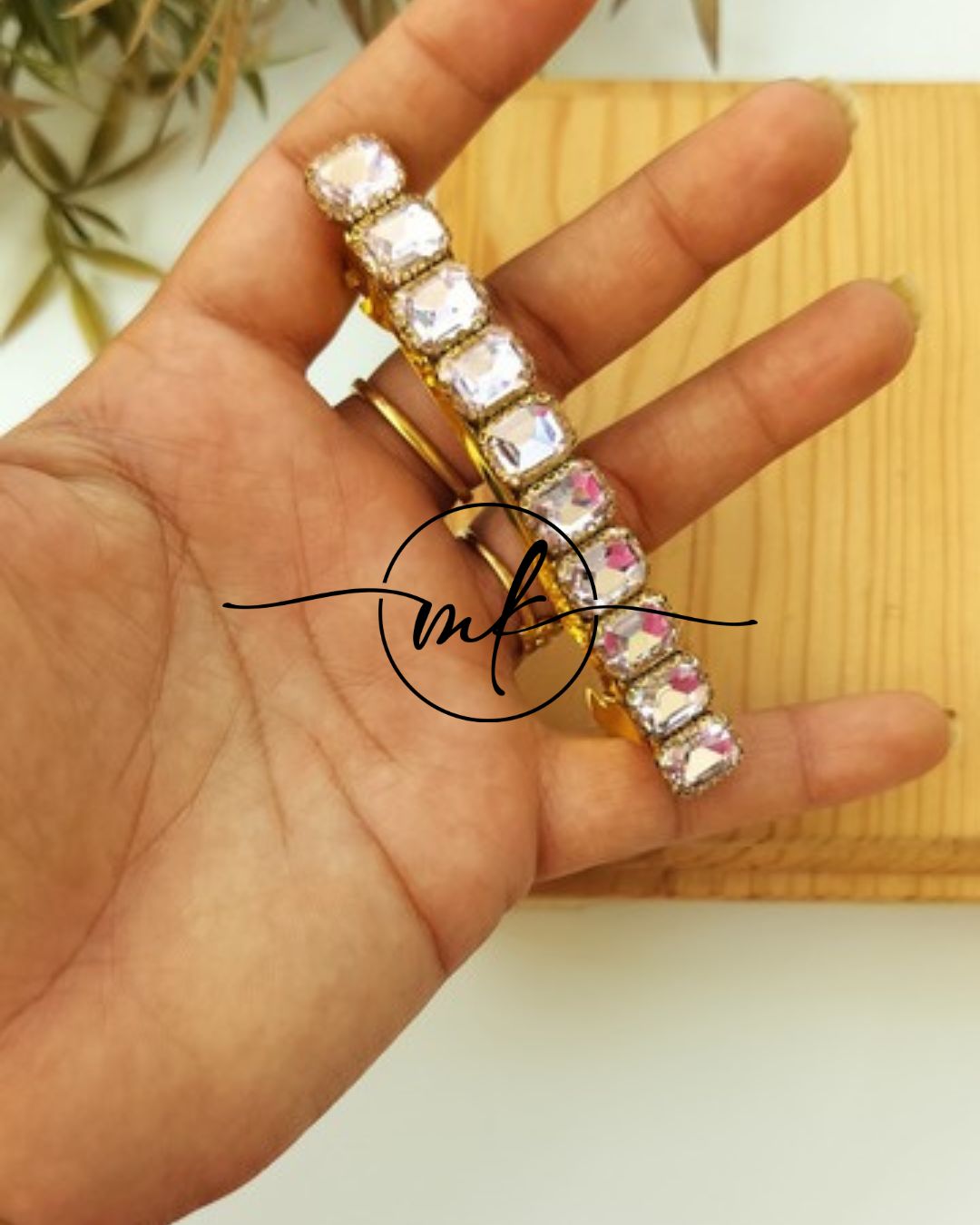 White Crystal Centre clip