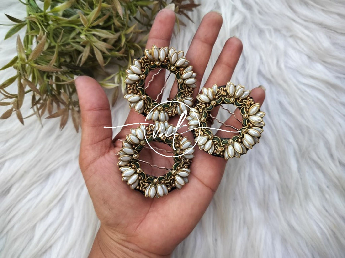 White Lara Hair Brooch Return gift Combo