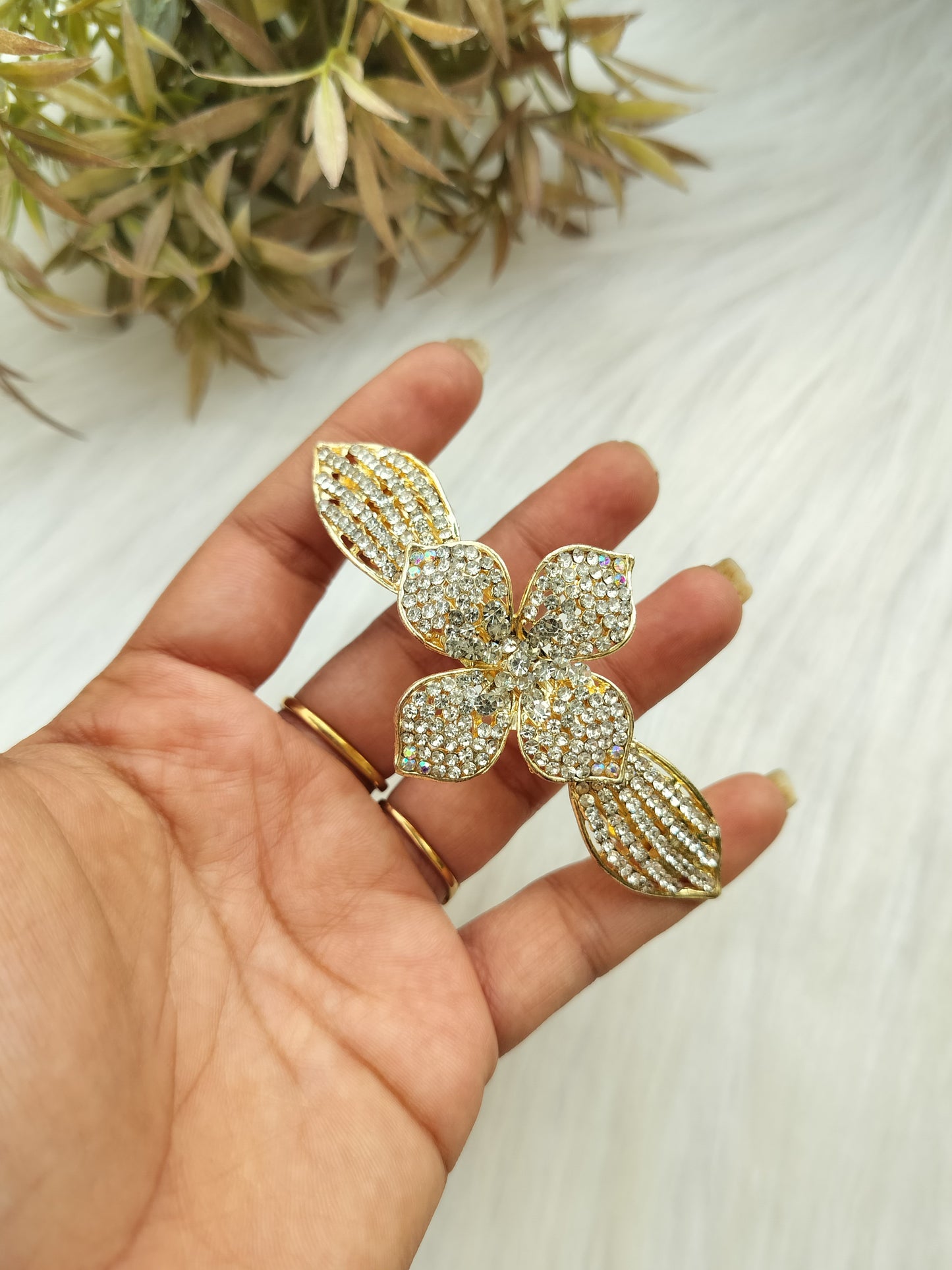 White FLOWER Crystal Baratte Clip - Large size