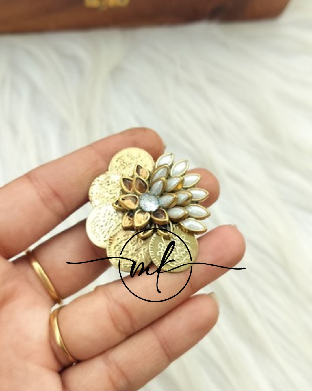 Cima Lotus White Gold Hair Brooch