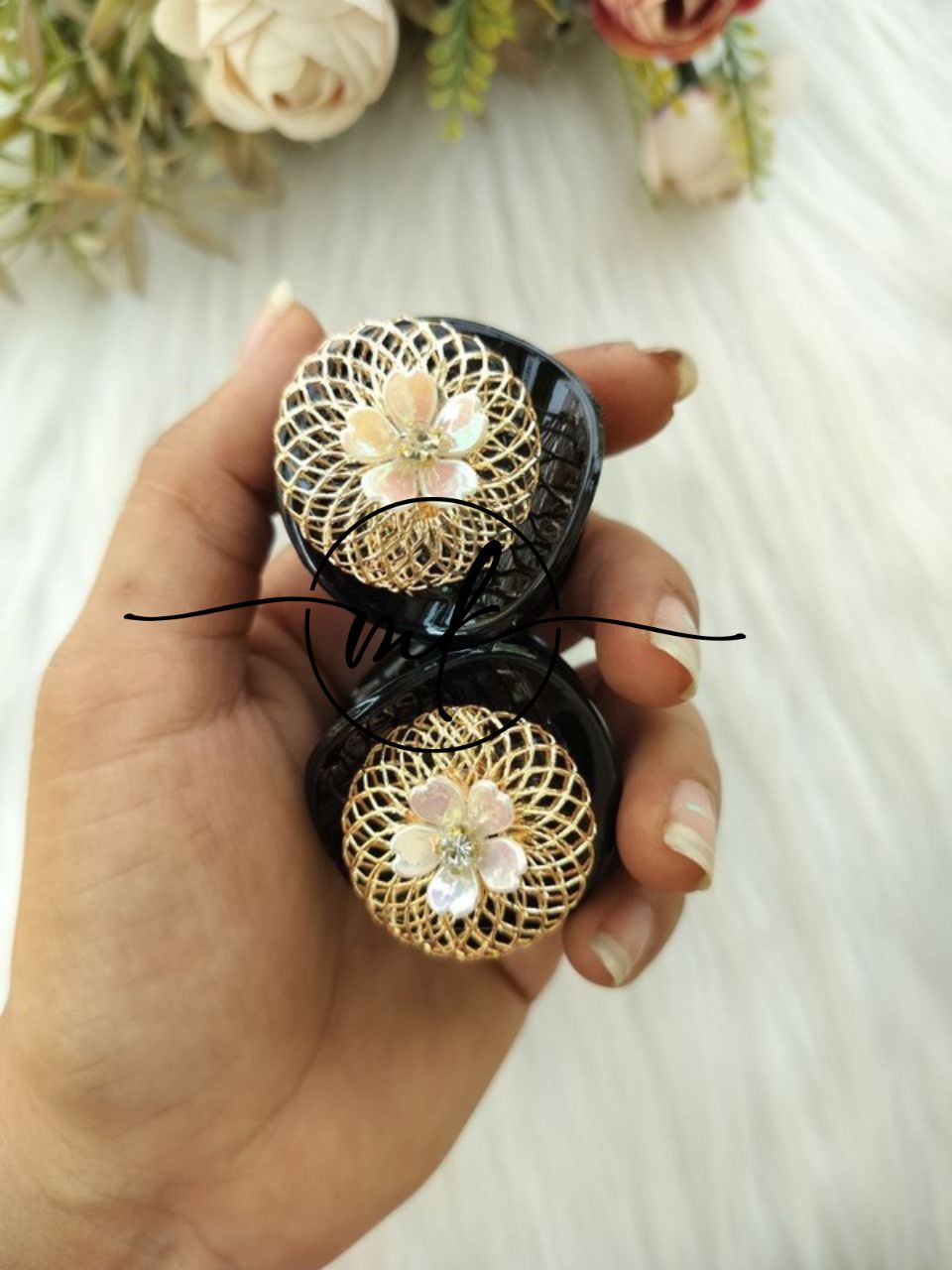 Neo Gold Spiral Floral Hair Claw